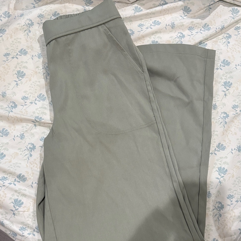 Women’s green Pants
